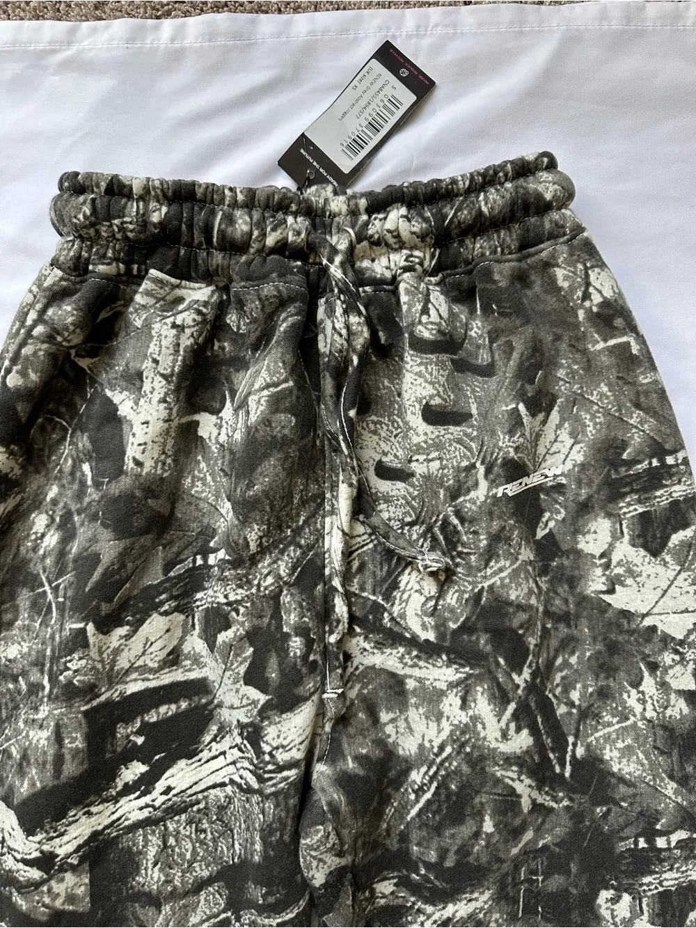 PrettyLittleThing Camo Sweatpants